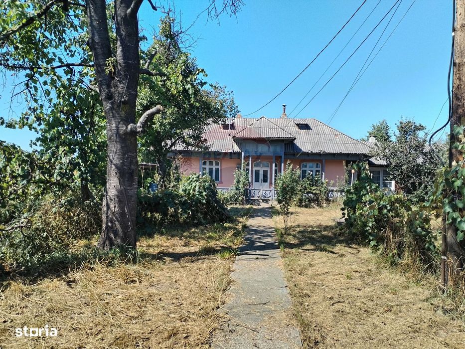 Casă / Vilă cu 4 camere de vânzare în zona Central