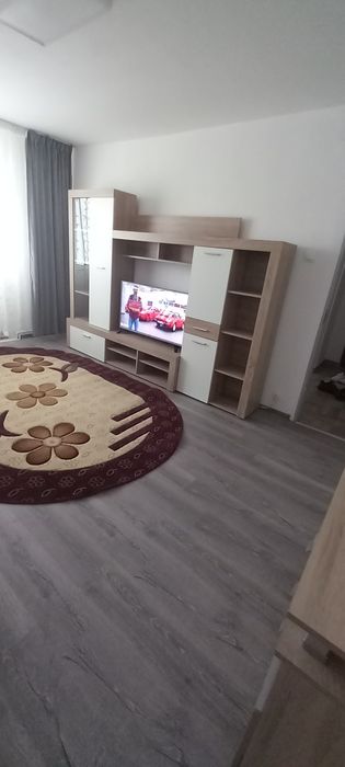 Închiriez apartament cu 2 camere
