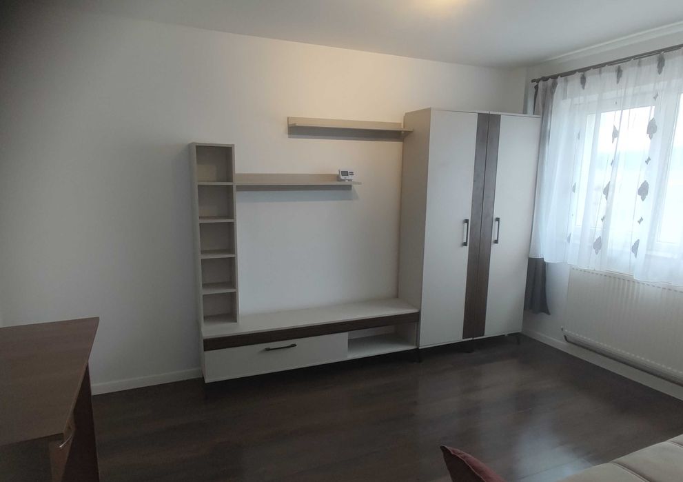 Inchiriez garsoniera