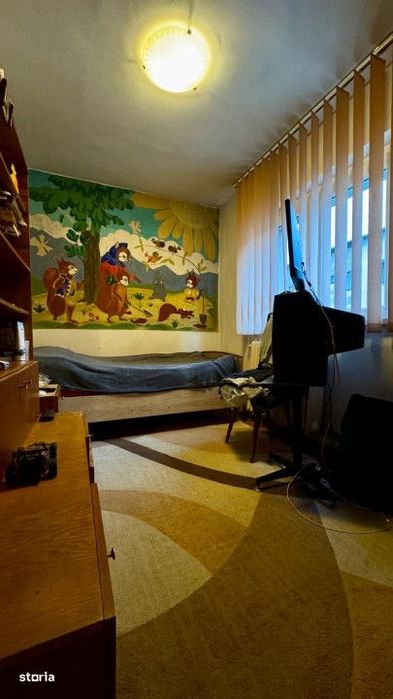 Apartament 3 camere, semidecomandat, 54mp, zona Sagului