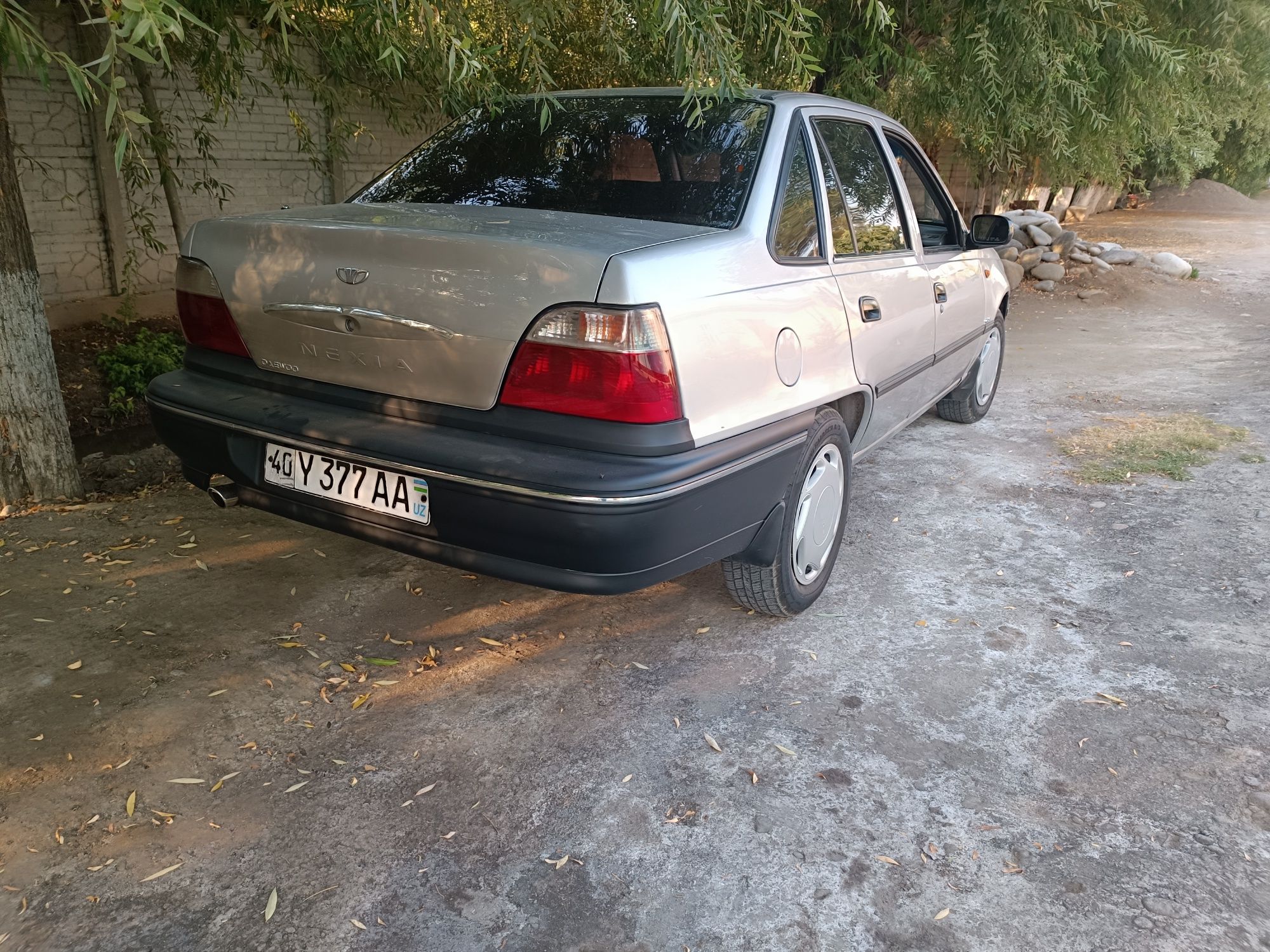 Nexia 1 2004 srochna sotiladi