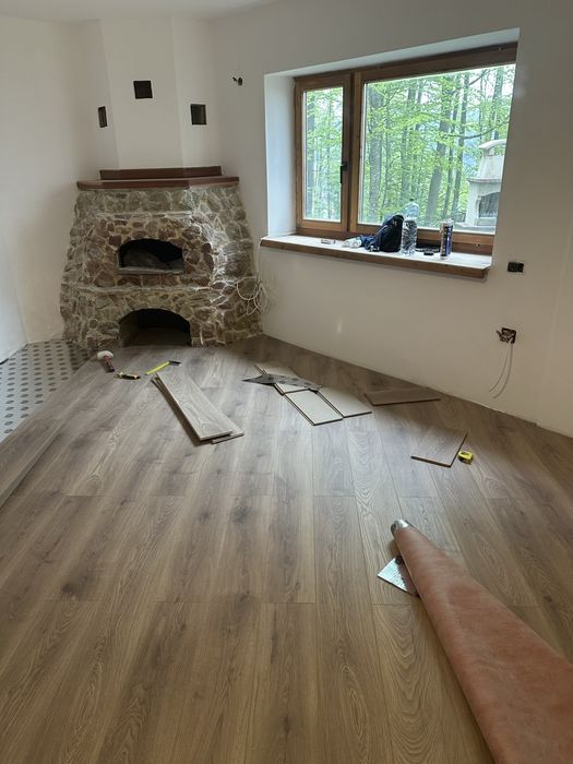 Montaj parchet plinta herringbone
