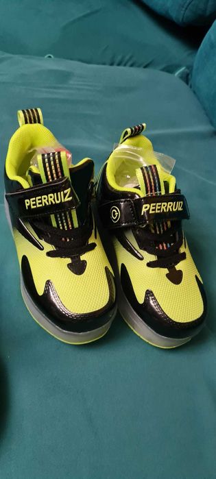 Adidasi cu role si lumini ideal cadou Craciun