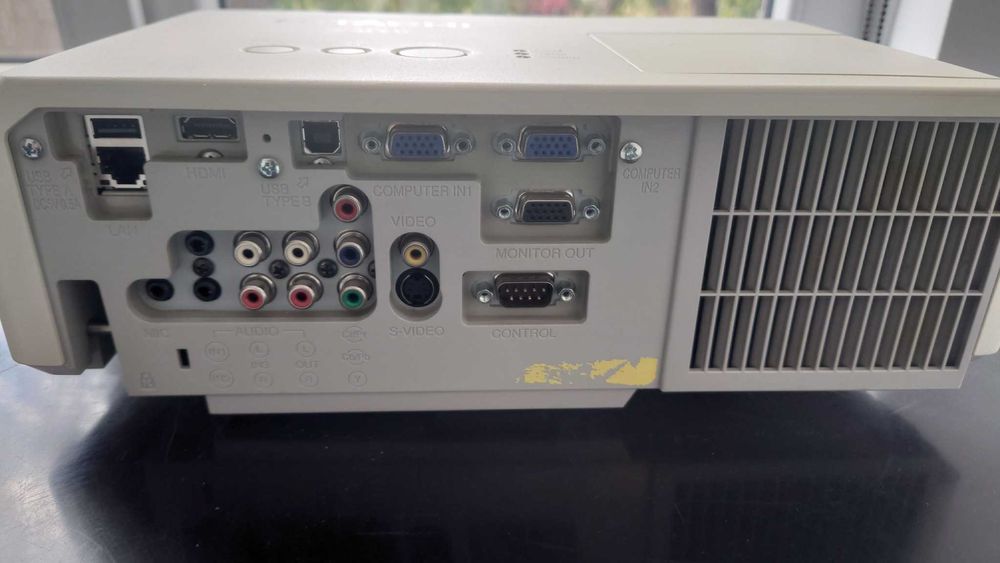 Proiector Hitachi CPX2511N