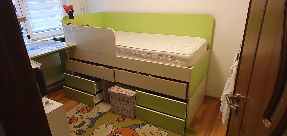 Mobila /mobilier pat + birou + dulap camera copil culoare alb / verde