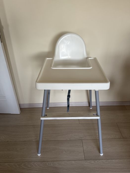 Детский стул для кормления Икеа с подножкой
