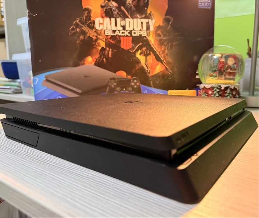 Vând PS 4 ediția cu ,,Call of duty black ops IV”,joc si manetă incluse