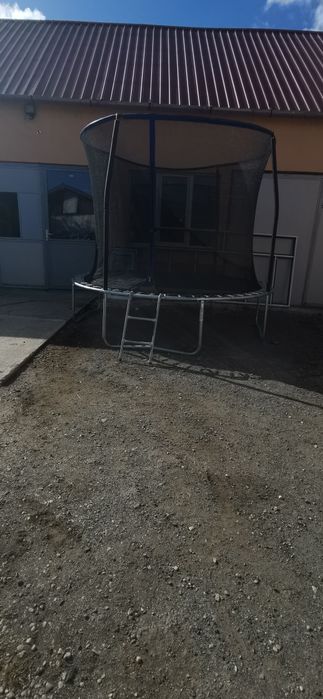 Vand trambulină în stare foarte bună