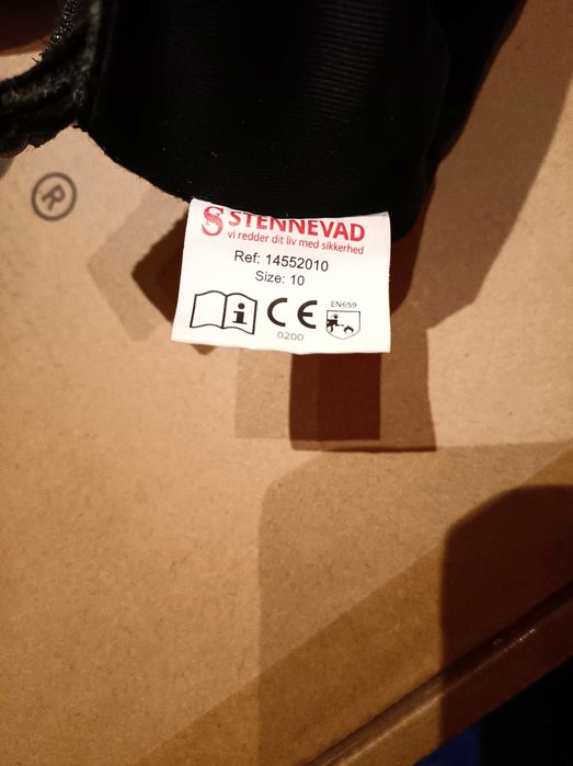 Vânzarea mănușilor pentru muncă