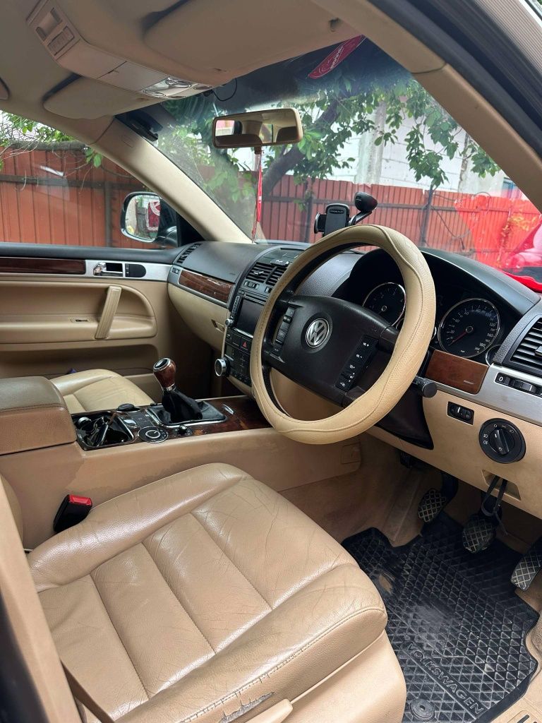 Vând Volkswagen Touareg 2,5 manual