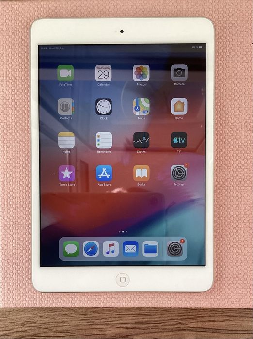 Таблет Apple IPad Mini 2, Retina Display, Wi-Fi, 16GB. Бонус: Калъф !