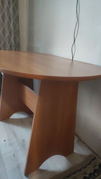 Продам обеденный стол