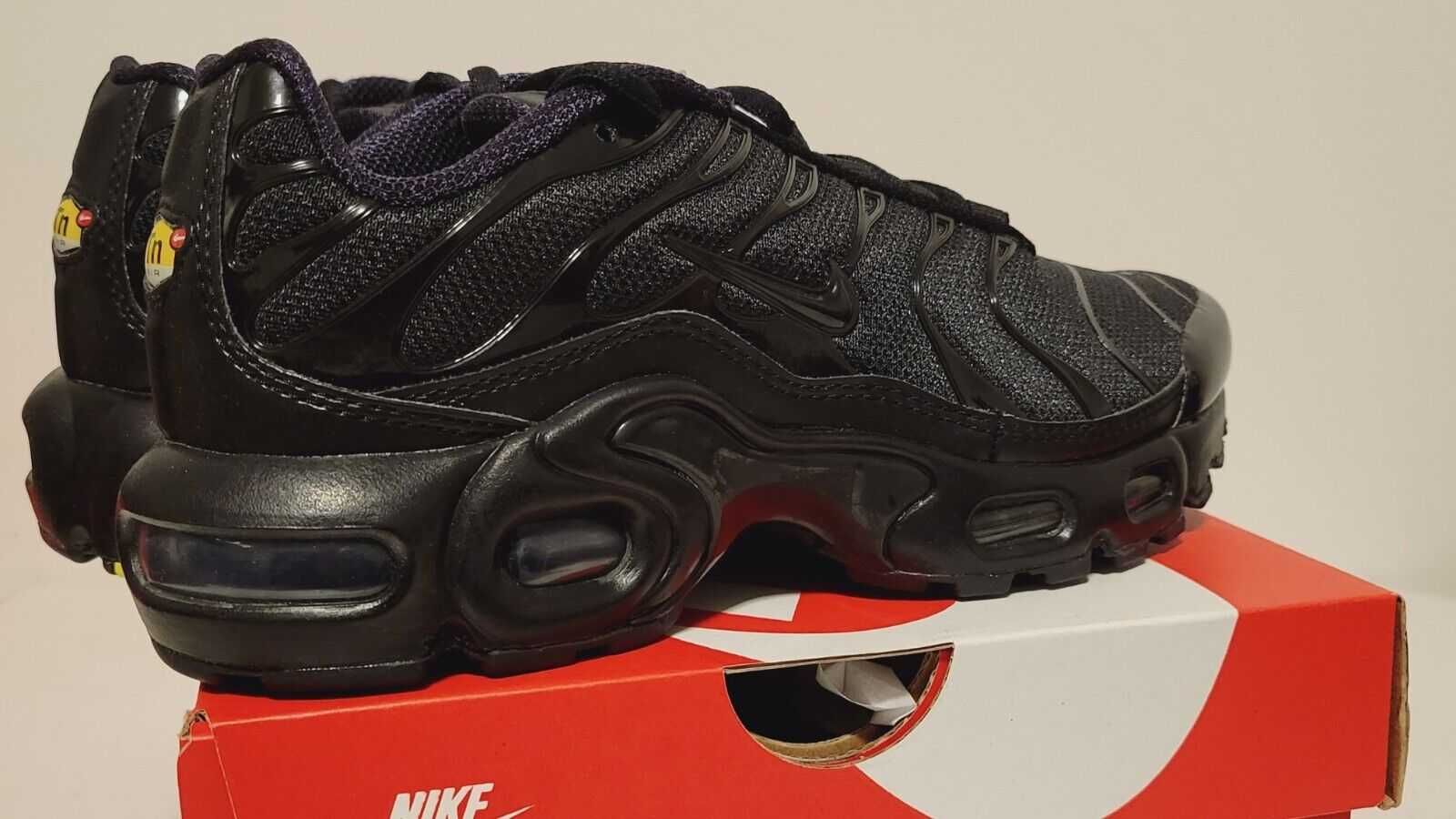 Adidasi Nike Air Max Plus Gs Triple Black 100% originali-37.5