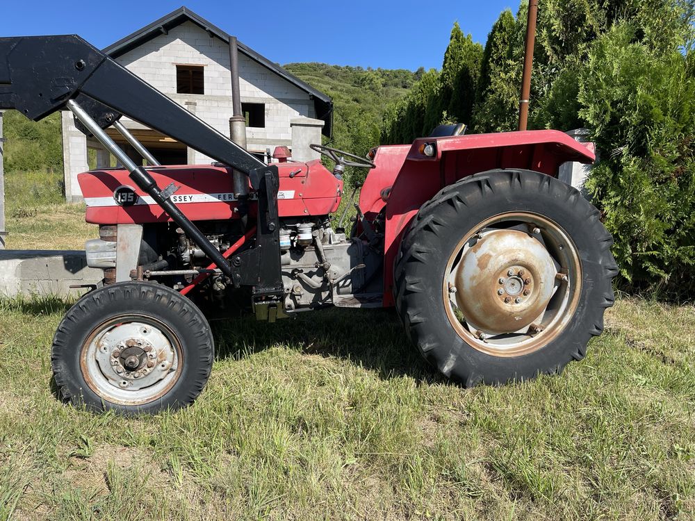 Massey Ferguson 135 cu încărcător