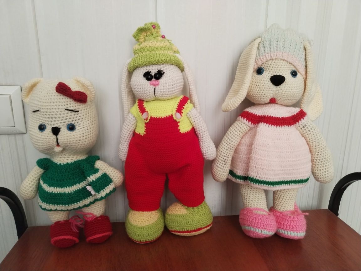 Вязаные игрушки и вязаные цветы