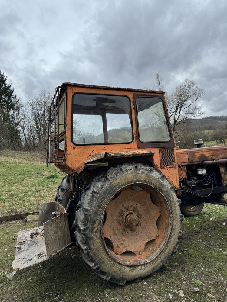 Tractor U650 echipat forestier!!