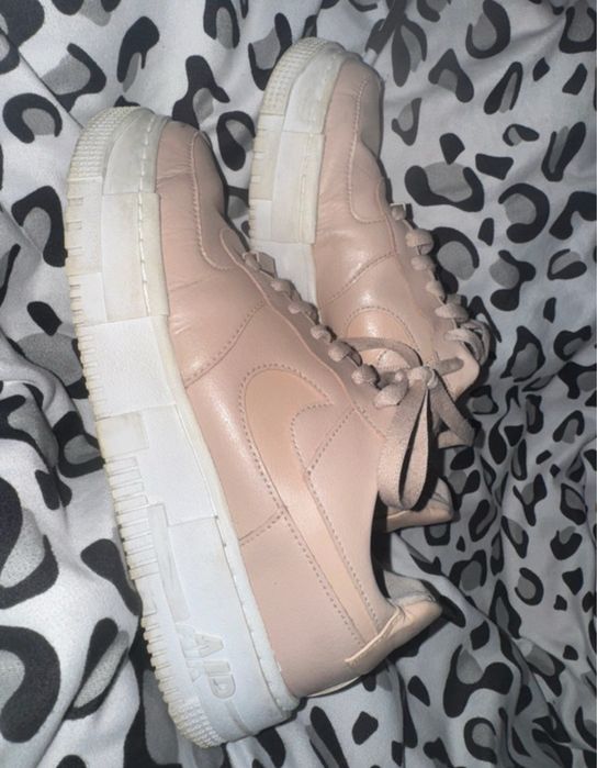 Nike air force 1 pixel