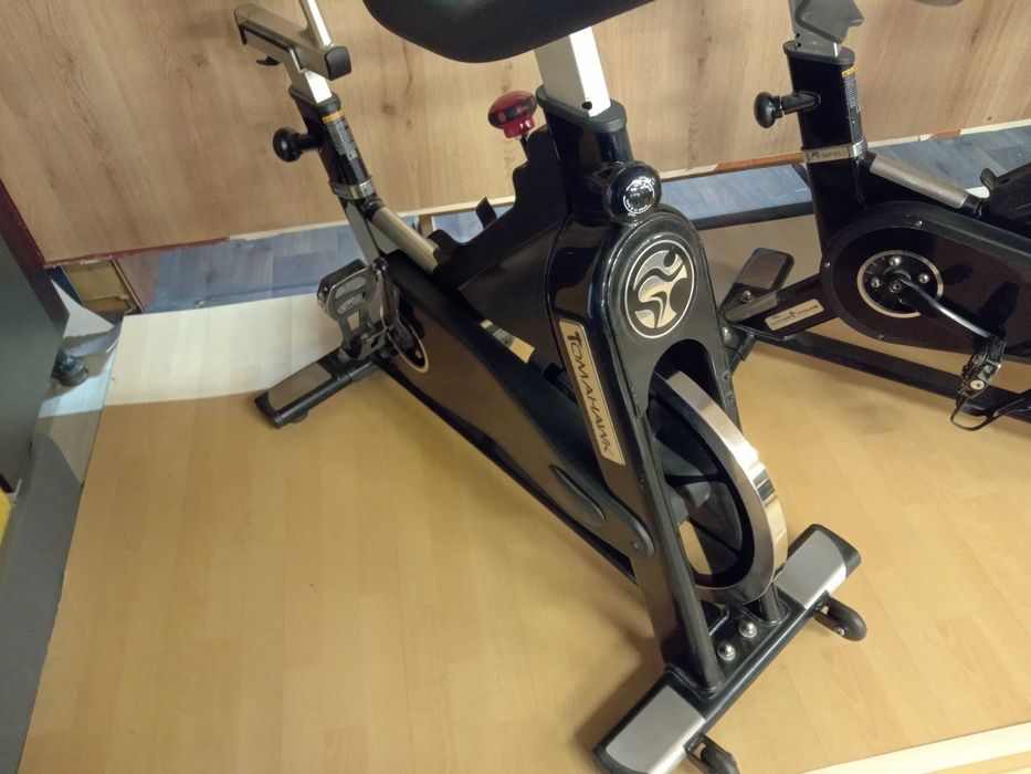 СПИН байк Tomahawk и лежанка за горна част гърди