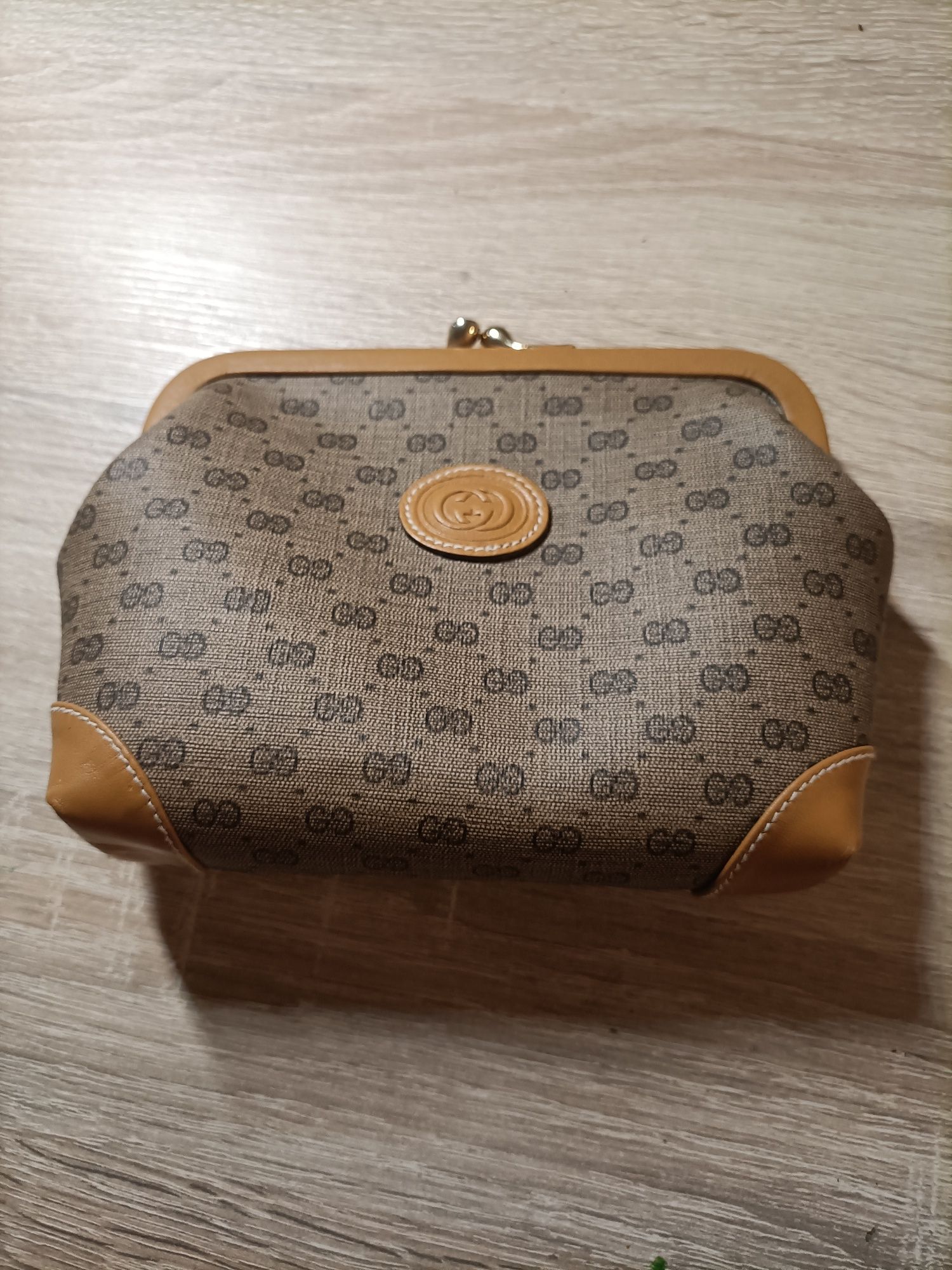 Vând mini borseta gucci