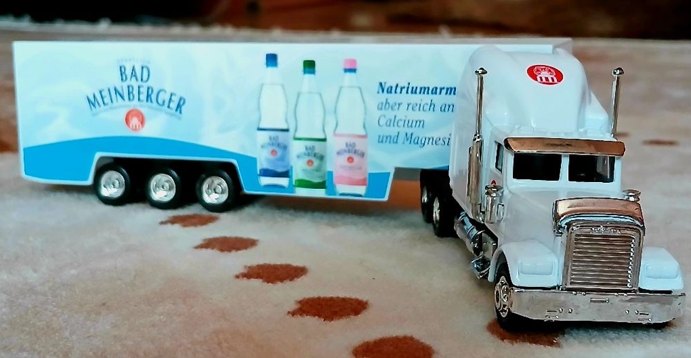 Machetă camion America