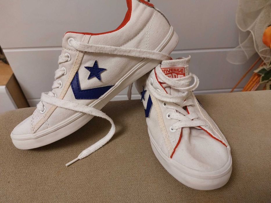 Conversi albi cu rosu