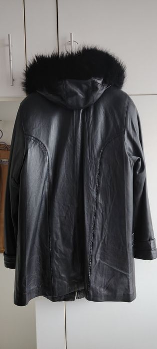 Черно палто от лицева естествена кожа  размер L