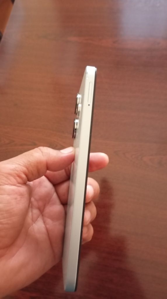 Redmi 13 telefoni sotiladi srochno