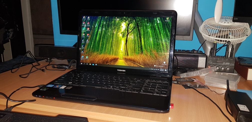 Laptop toshiba l750, i7 gen 4, 8gb, ssd 120gb, hdd.700, video dedicata