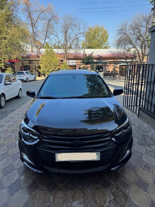 Chevrolet onix premier 2