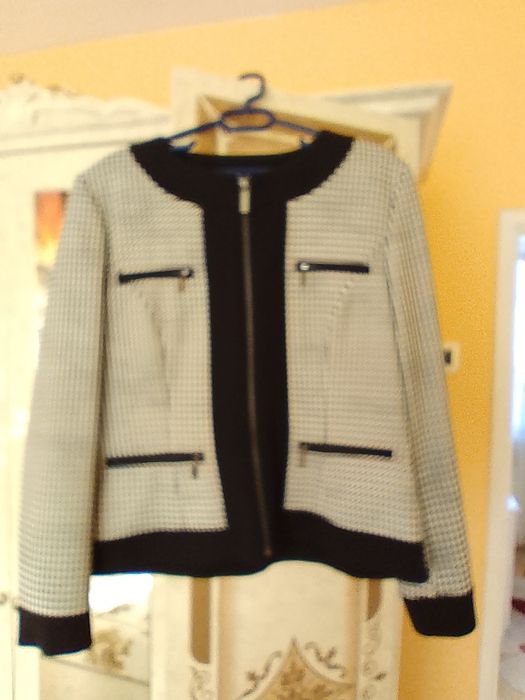 Дамски     костюми