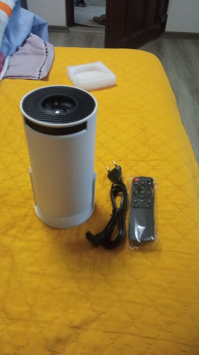 Magcubic HY300 video proiector nou, neutilizat