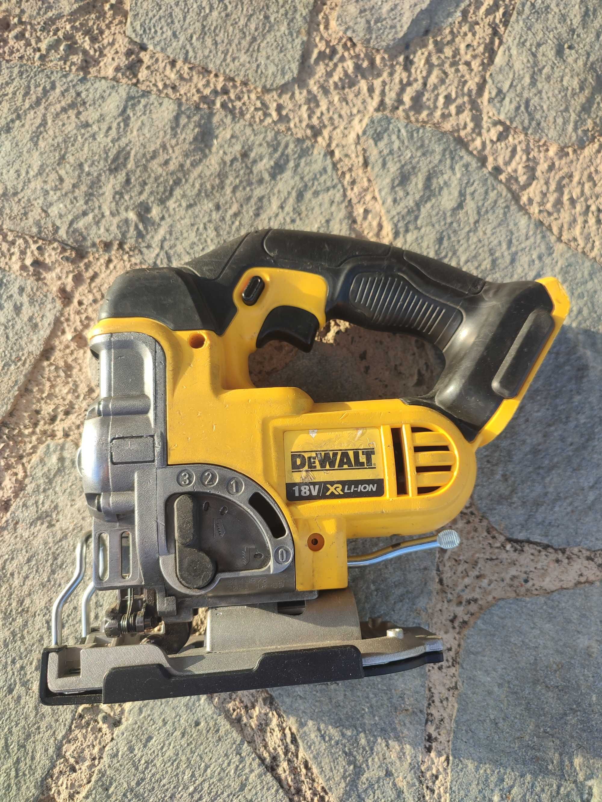 Dewalt зеге / прободен трион