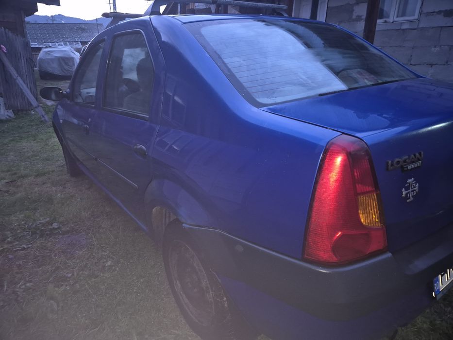 Vând Dacia Logan