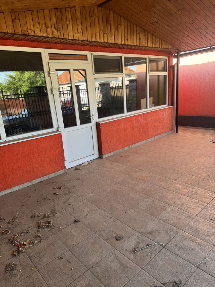 Inchiriez spatiu comercial