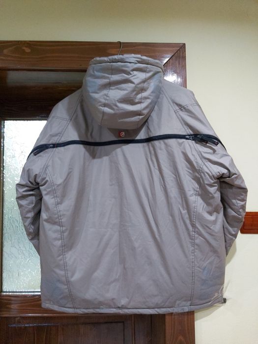 Vând geaca groasă de iarna,mărimea xxl