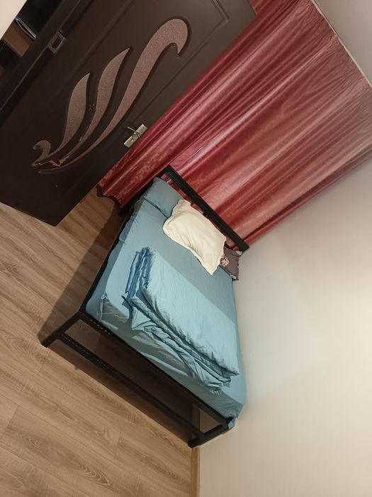 Închiriez cameră într-un apartament cu două camere