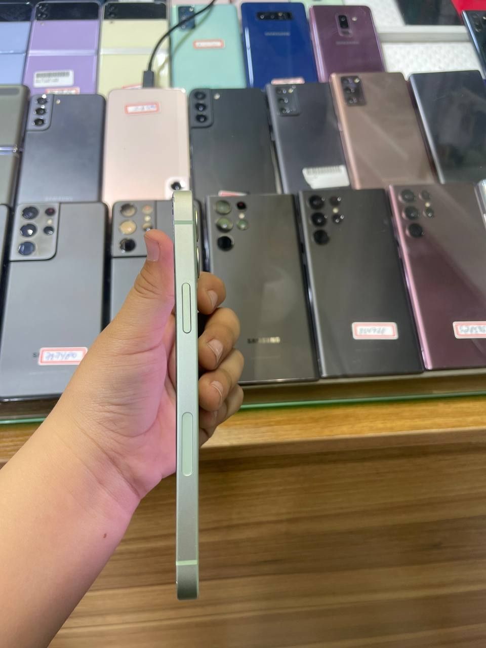 iPhone  12 xotira 64 GB