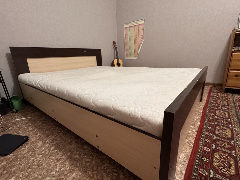 Кровать с матрасом