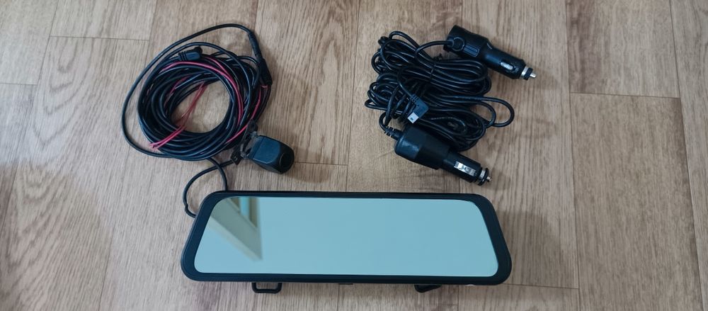 Продаётся зеркало регистратор.