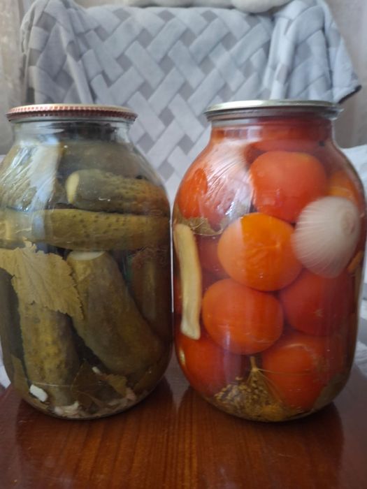 Огурцы, помидоры соленые, салаты, фантомас, соки, компоты