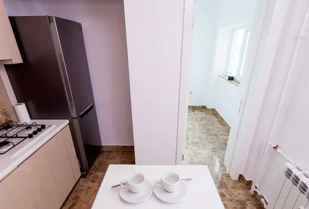 Дава се под наем Едностаен апартамент в Пловдив, Център - 42 кв.м за 204 € - Снимка #2