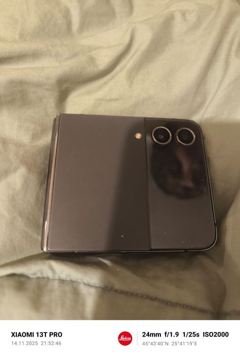 Telefon z flip 4 titanium premiun ca nou