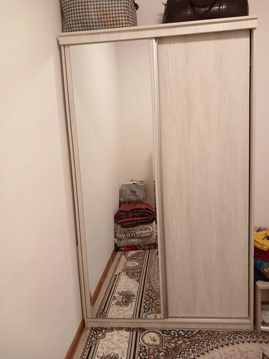 Shkaf sotiladi xolati yaxwi 3yil bulgan