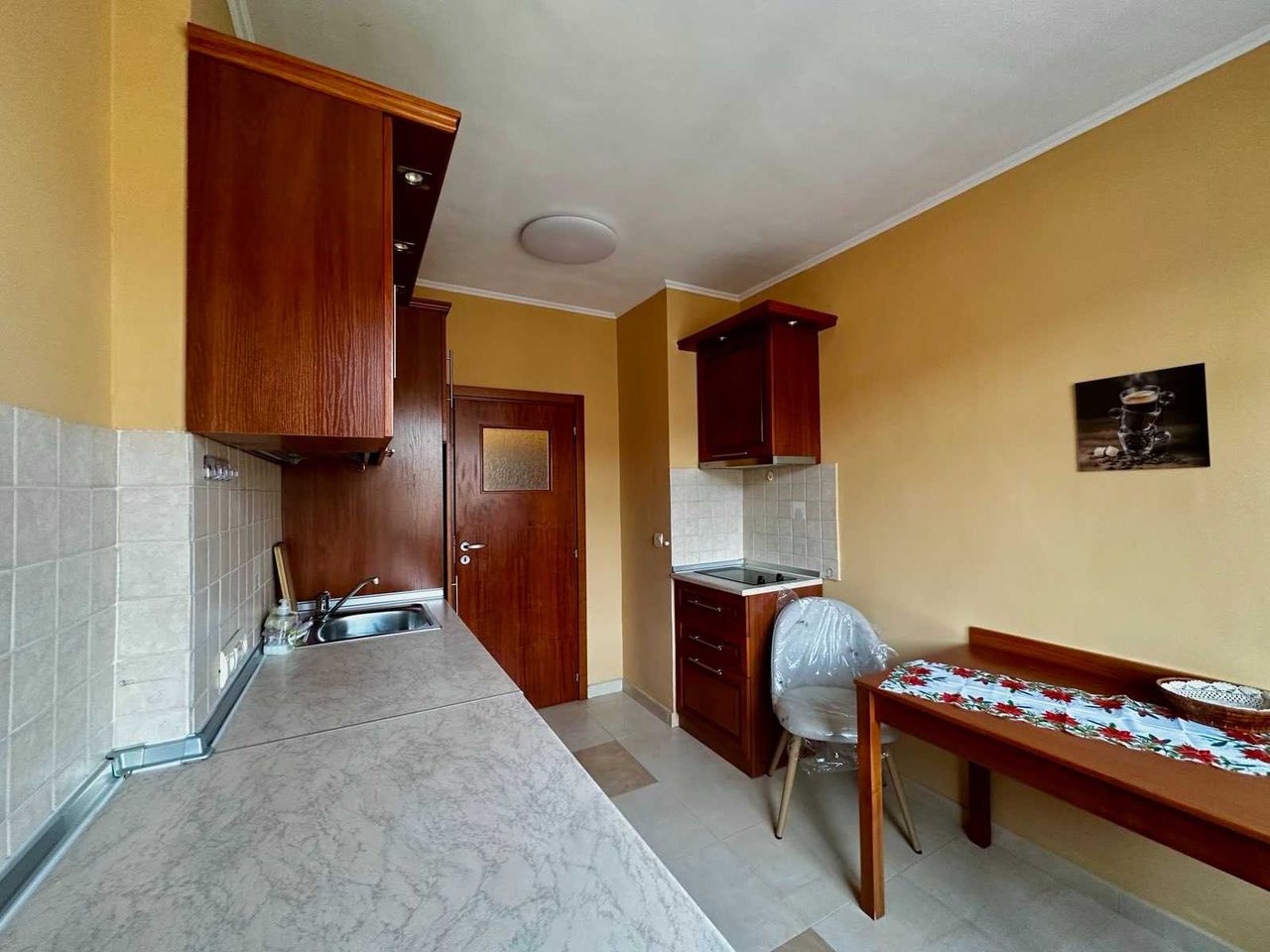 Дава се под наем Двустаен апартамент в София, Център - 75 кв.м за 688.5 € - Снимка #3