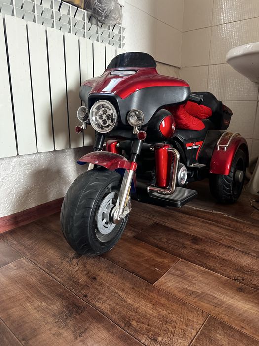 Продам машинку все работает не долго ездил