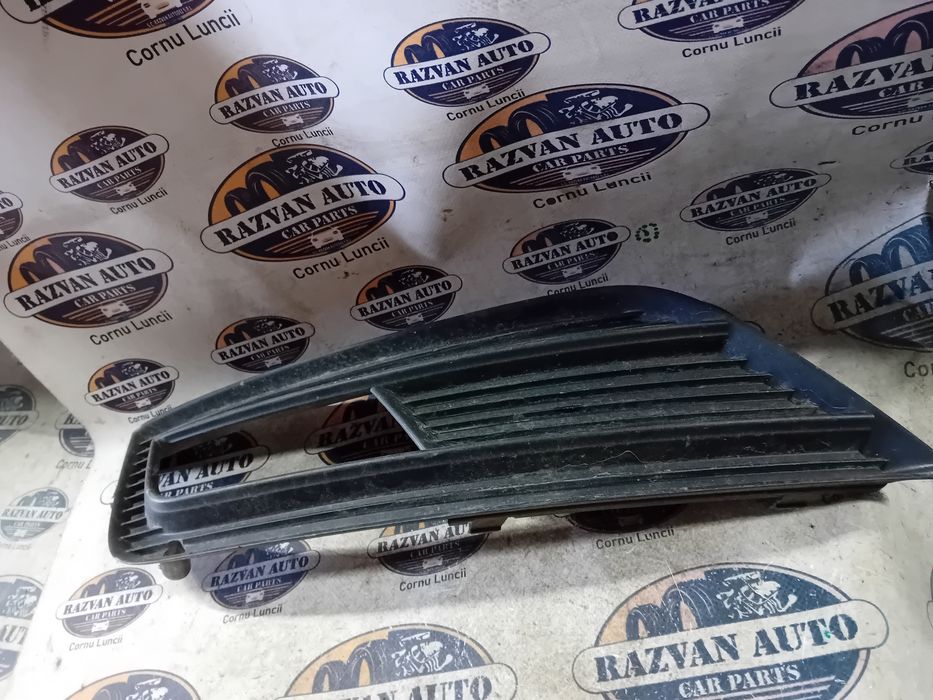 grila proiector stanga audi a4 b8