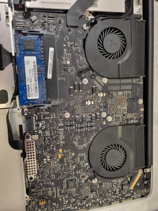 Defect Macbook pro a1286 dezmembrez