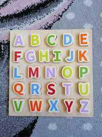 Дървен образователен пъзел с буквите от английската азбука