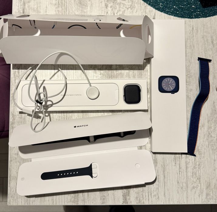 Apple Watch Series 8 – 41mm | Пълен комплект | Отлично запазен