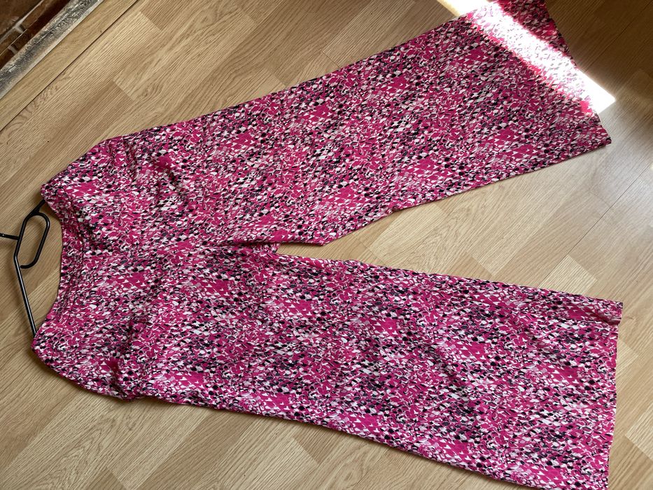 Compleu ,pantaloni si bustiera
